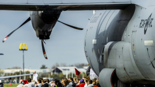 Cientos de detenidos en protesta ecologista en aeropuerto de &Aacute;msterdam
