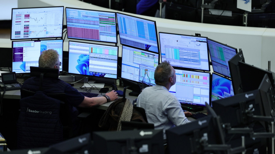 Borsa: Europa chiude in calo tra timori Iran e trimestrali