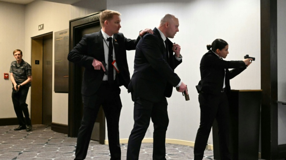 Evacuan a Trump de una cena con periodistas por disparos 