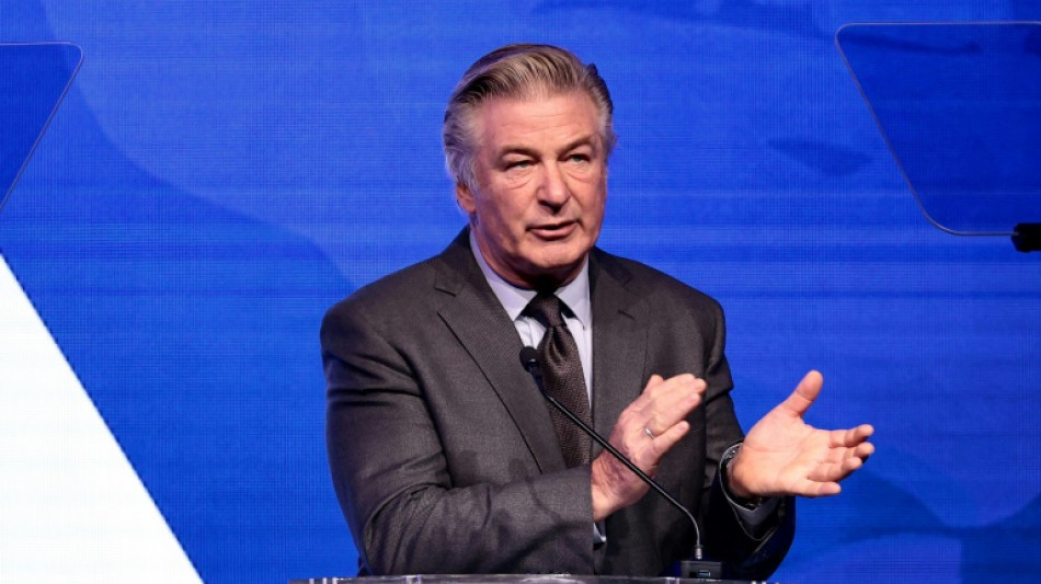 Divulgan tr&aacute;iler de la cinta de Baldwin marcada por muerte en el set