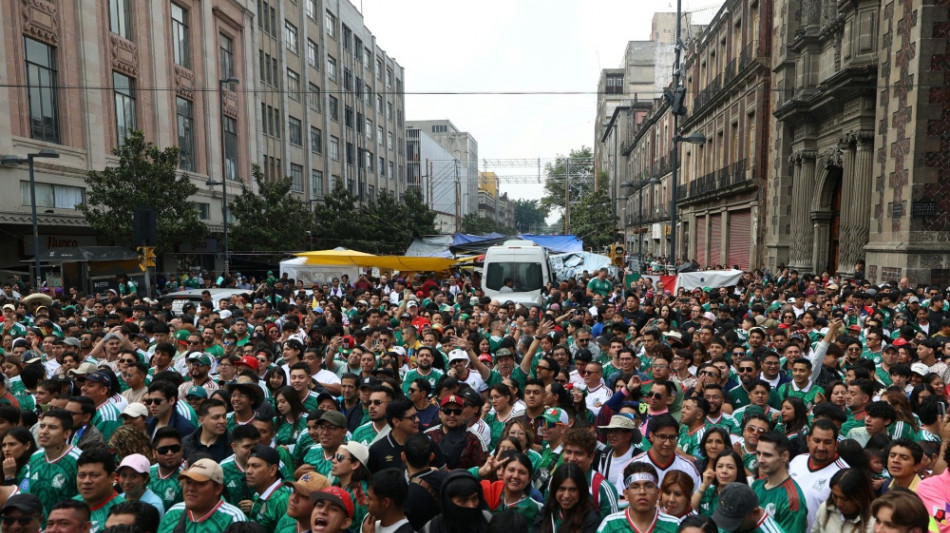 Vor WM-Er&ouml;ffnung in Mexiko: Tausende Fans dr&auml;ngen in Fanzone