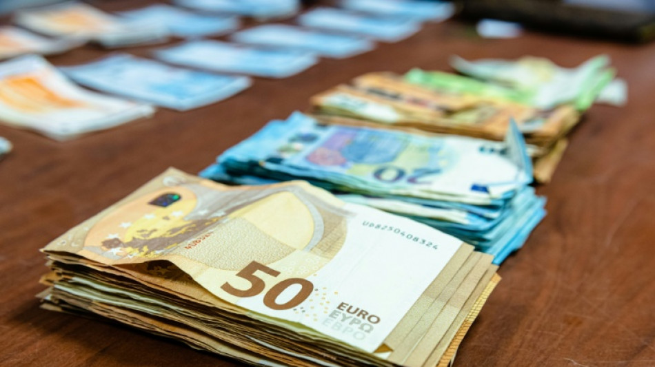 300.000 Euro f&uuml;r erfundene Anlage: Mann in Bayern monatelang betrogen