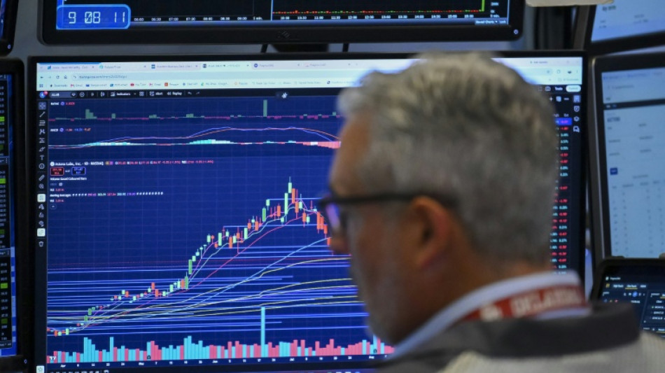 Wall Street cl&ocirc;ture en baisse apr&egrave;s les avertissements de Warsh sur l'inflation