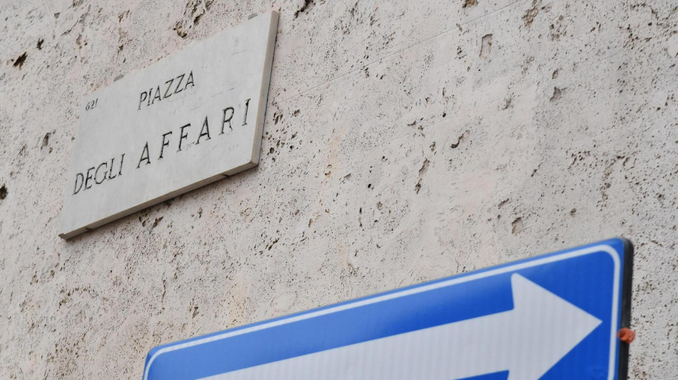 Borsa: Milano parte poco mossa (-0,05%), in luce Tim e Saipem