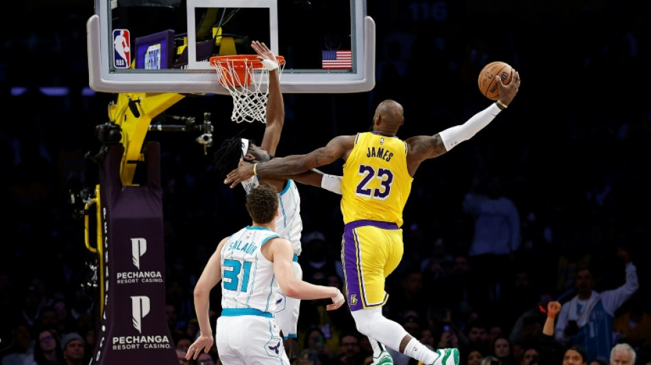 NBA: les Lakers surpris &agrave; domicile par les Hornets
