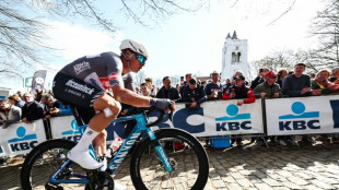 Paris-Roubaix: derri&egrave;re Van der Poel, Philipsen attend son heure