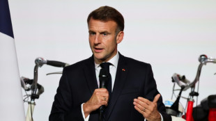 Emmanuel Macron appelle à "assumer une politique de protection de notre industrie"