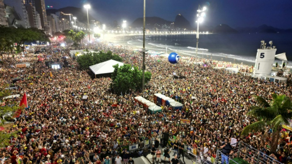 Ap&oacute;s protestos, Senado arquiva a PEC da Blindagem