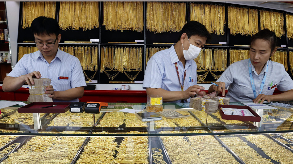 Oro in rialzo a 4.379 dollari l'oncia, per l'argento +5,17%