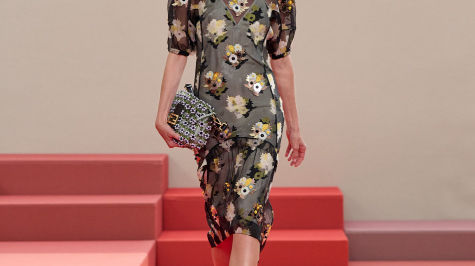 Il Fendi romanticismo sboccia tra sport e fiori