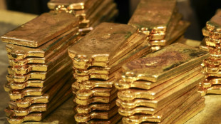 Global bond selloff spreads to Japan, gold hits record high